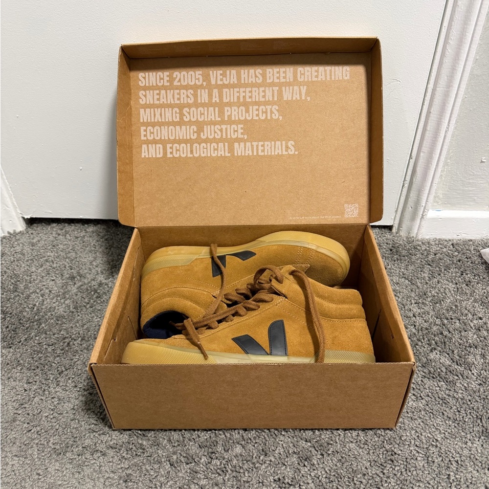 NWT VEJA HIGH TOP SNEAKERS | MINOTAUR SUEDE CAMEL | WOMENS SIZE 9 | WITH BOX - Picture 8 of 8